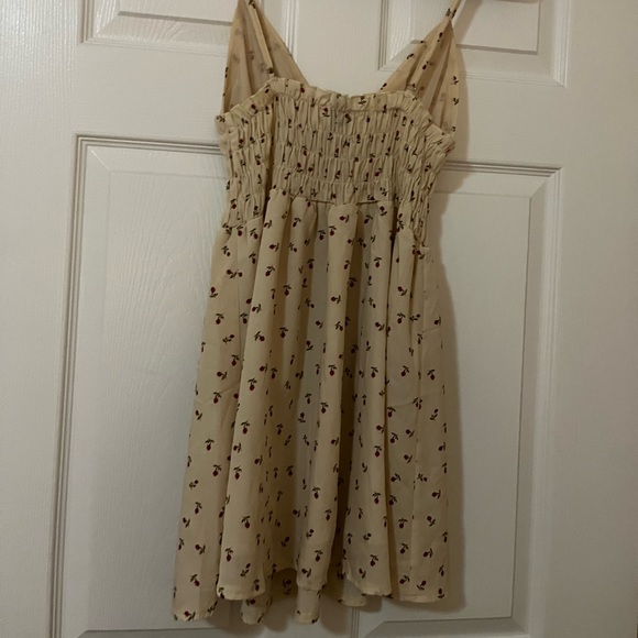 Tan floral dress - Picture 2 of 3